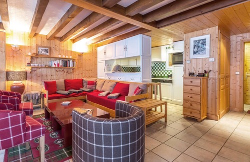 Val-d'Isere Ski Chalet | Cozy rustic chalet with fireplace in Val-d'Isère
