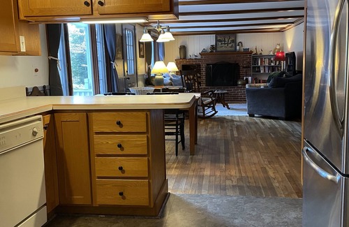 Intervale House | Cozy & rustic cottage, close to North Conway and StoryLand!
