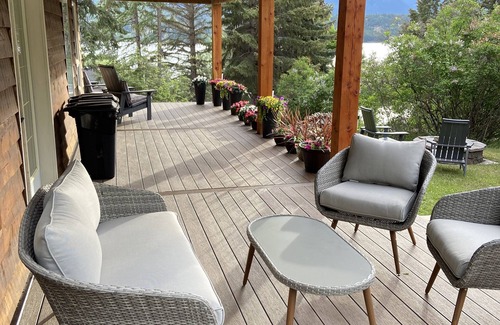 East Kootenay Cabin | Cozy Rustic Lakefront Family Cabin on Lake Windermere