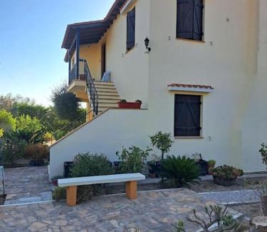 Agios Minas Apartment | Cozy Rustic Studio In Neohori