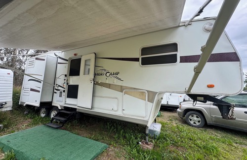 Soldotna House | Cozy RV in enchanting Soldotna with AC, WiFi