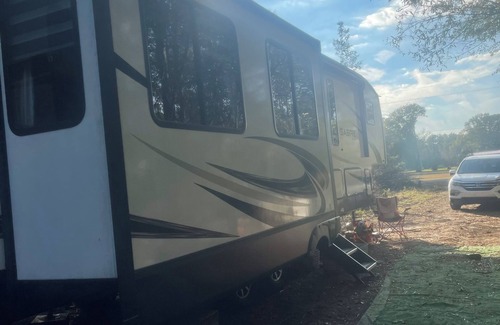 Lakeview  Jefferson County House | Cozy RV in Lovely Orange with WiFi, AC