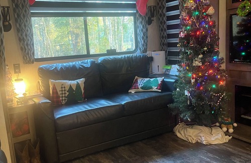 Lakeview  Jefferson County House | Cozy RV in Lovely Orange with WiFi, AC