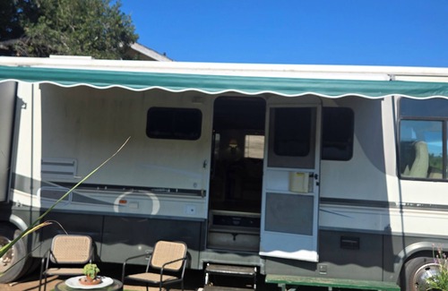 West Ridge House | Cozy RV in North San Diego County with WiFi, AC. Mini Farm vibe. Country setting