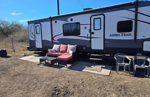 Dinero House | Cozy RV in peaceful Sandia with WiFi, AC,Lake Corpus Chrisit Access nearby