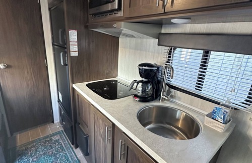 Courier City - Oscawana House | Cozy RV in Tampa, Hyde Park area with WiFi, AC. Close to UT, downtown.