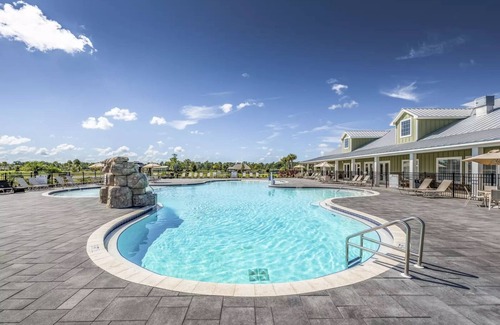 Frostproof RV Rental | Cozy RV Site with Pool, Lakes and Tiki Bar in enchanting Lake Wales