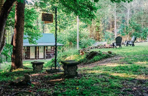 Roan Mountain House | Cozy RV with AC and WiFi in charming Roan Mountain