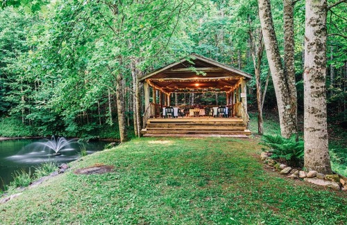 Roan Mountain House | Cozy RV with AC and WiFi in charming Roan Mountain
