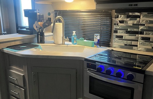 Colington House | Cozy RV with WiFi and AC in Welcoming Grandy
