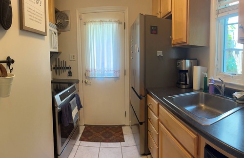 Arlington Heights House | Cozy S Arlington duplex on quiet, tree-lined street - but close to everything!