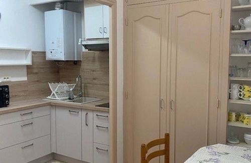 Amelie-les-Bains-Palalda Apartment | Cozy Studio F1 with Terrace, Parking, and WiFi - Sleeps 2, South Facing, Near Town and Spa