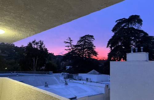 Sherman Oaks Apartment | Cozy Sanctuary in LA/Sherman Oaks
