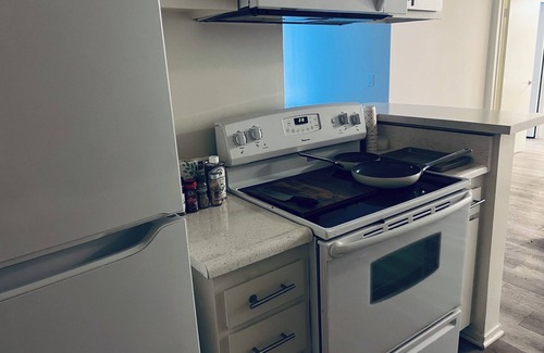 Sherman Oaks Apartment | Cozy Sanctuary in LA