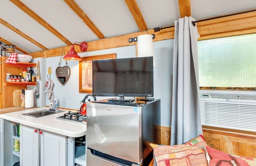 Nambe Pueblo Apartment | Cozy Santa Fe Getaway - Near Creek & Casinos