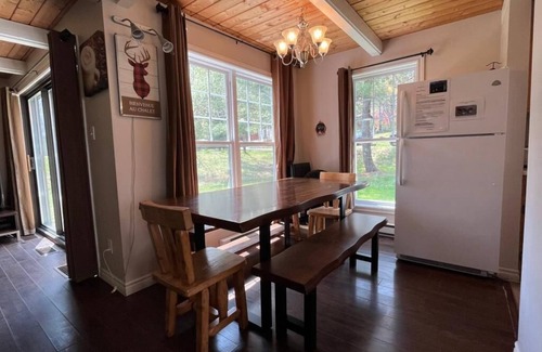 Orford Ski Chalet | Cozy Scandinavian Chalet 7min from Ski Mont Orford and 5 min from Magog.