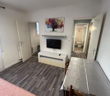 Golfe Juan Apartment | Cozy seafront studio