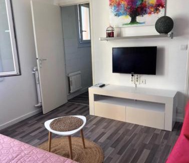 Golfe Juan Apartment | Cozy seafront studio