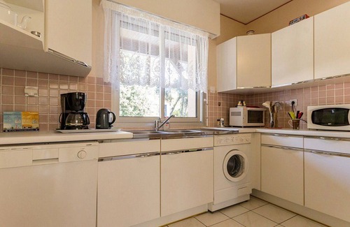 Saint-Brevin-l'Ocean Cottage | Cozy Seaside Cottage with Large Terrace, Enclosed Garden, and 3 Bedrooms