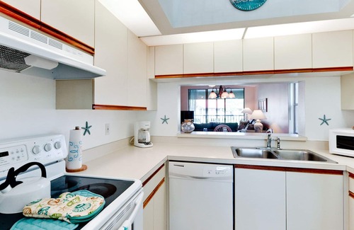 Trailer Estates Condo | Cozy Seashore! Only 15 Min from AMI Beaches, Relaxing Pond Views, Free WIFI