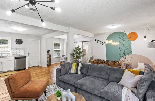 Church Street House | Cozy & Secluded, 10 Min to Airport, 20 Min to Downtown, Self Checkin