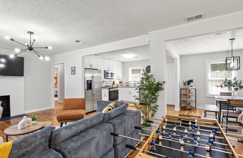 Church Street House | Cozy & Secluded, 10 Min to Airport, 20 Min to Downtown, Self Checkin