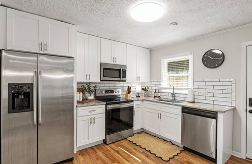 Church Street House | Cozy & Secluded, 10 Min to Airport, 20 Min to Downtown, Self Checkin