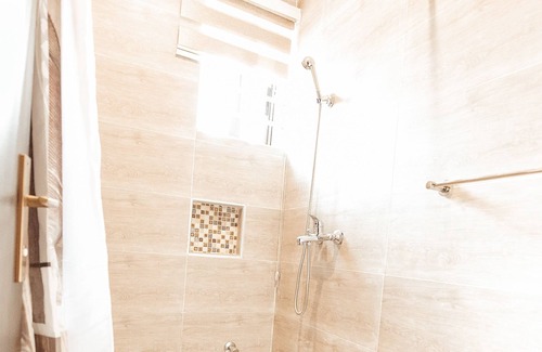 Teshie Apartment | Cozy Serviced 2BR Apartment near KFC Spintex, Modern Interior