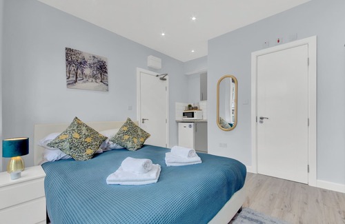 Hillingdon Apartment | Cozy Serviced Ensuite In West Drayton London TW7