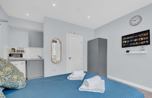 Hillingdon Apartment | Cozy Serviced Ensuite In West Drayton London TW7