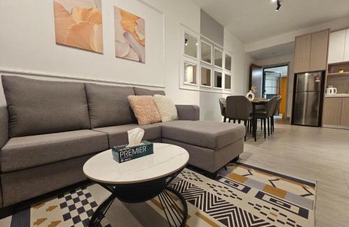 Shah Alam Apartment | Cozy Shah Alam Sunsuria Forum Staycation Suite 3BR2BA -3 Mins Setia Convention Centre & Setia City Mall, Netflix Free WiFi & 2 Parking 2-6Pax