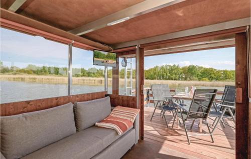 Neustrelitz Boat Rental | Cozy Ship In Neustrelitz With Wifi