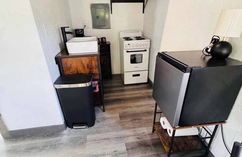 Stillwater Cottage | Cozy single room cottage with private bathroom and kitchenette. Perfect Getaway