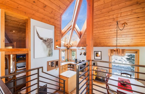 Steamboat Springs House | Cozy Ski Cabin - Downtown along Creek - Private Hot Tub