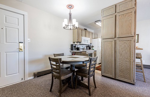 Steamboat Springs Condo | Cozy, Ski-In Condo w/Hot Tubs and Mountain Views!