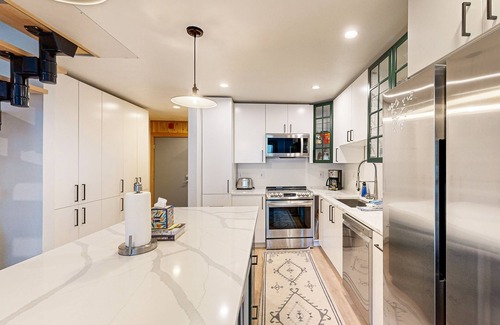 Alyeska House | Cozy ski in & ski out condo at the base of Alyeska Ski Resort