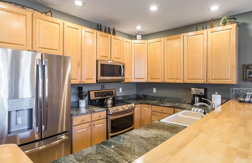 Peak 8 House | Cozy Ski-In/Ski-Out Townhome: Perfect for Family Gatherings