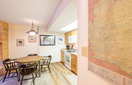 Copper Mountain Village Condo | Cozy Ski-in/Walk-out condo, free wifi, & parking, great deck