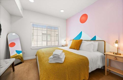 People's Freeway House | Cozy Ski Lodge 2BR 2BA Rooftop Garage