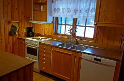 Stoten House | Cozy ski lodge with 3 bedrooms, sauna, fireplace and internet