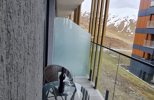 Kazbegi Apartment | Cozy ski resort apartment w/ski-to-door facility only 100m to gondola lift