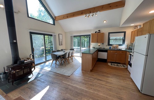 Stratton Mountain House | Cozy ski retreat 7 minutes from Stratton's Sunbowl!