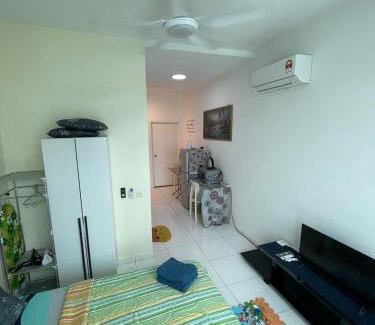 Bukit Indah Apartment | Cozy Sky Loft 2 Guests Nflix, Disney Plus & HBO B30B