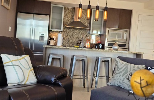 Downtown Edmonton Apartment | Cozy Skyline Apartment at Downtown Edmonton| walking distance from Rogers Place
