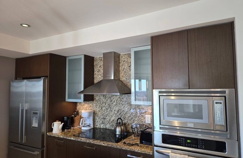 Downtown Edmonton Apartment | Cozy Skyline Apartment at Downtown Edmonton| walking distance from Rogers Place