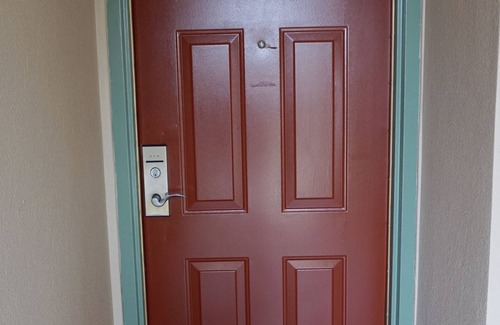 Gatlinburg Condo | Cozy Smoky Mountain Condo with Scenic Wrap Around Balcony Rare Corner Unit!.
