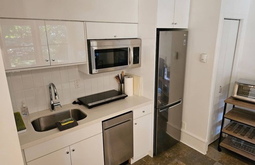 Bowen Island Apartment | Cozy Snug Cove Treehouse