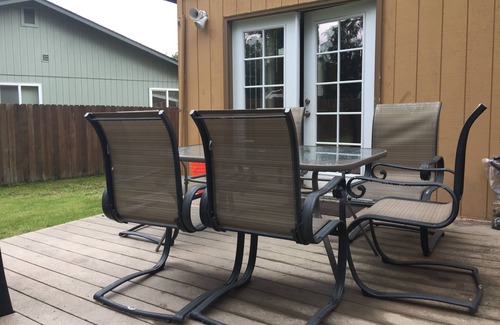 Abbott Loop House | Cozy South Anchorage Home, Few miles to Flat Top and Hill Top Ski Area
