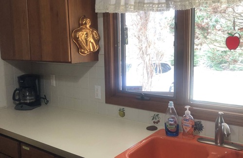 Glenn Haven Shores House | Cozy South Haven Cottage with Private Beach Access