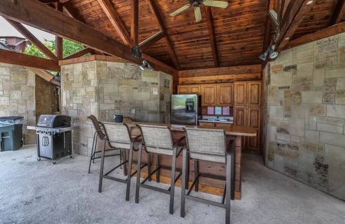 Pigeon Forge Cabin | Cozy Southern Mountain Getaway!
